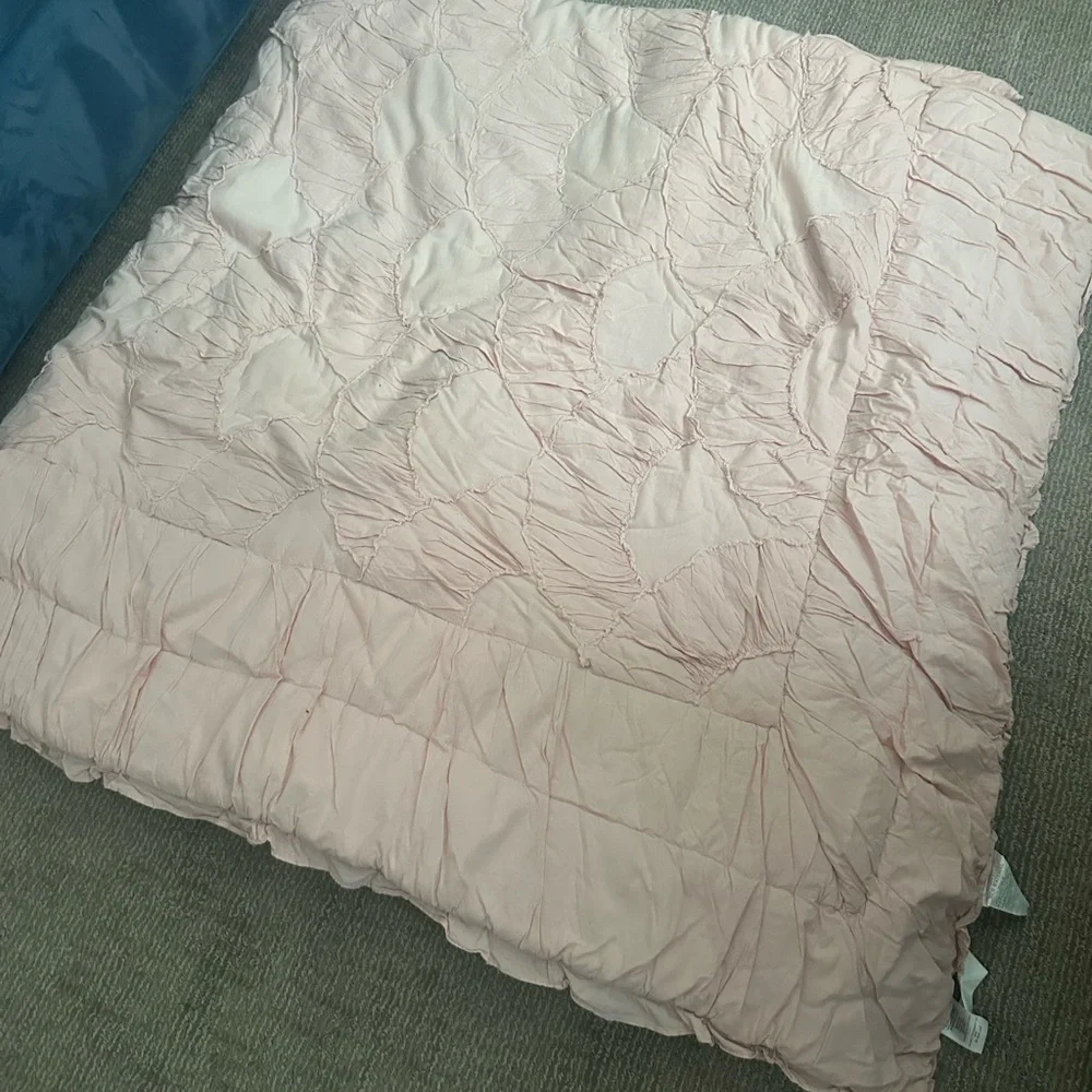 Pottery Barn Teen Queen comforter, shams, and sheets! - Picture 4 of 4